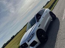 Usata 2017 Jaguar F-Pace R-Sport SUV | 20.500 € (Molto cara)