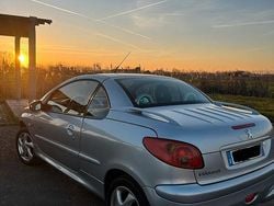 Usata 2005 Peugeot 206 CC Quiksilver Cabrio | 2500 €
