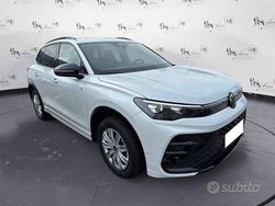 Bianco Usata 2024 VW Tiguan R-line SUV | 41.300 €