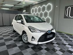 Bianco Usata 2016 Toyota Yaris Hybrid Active Tre volumi | 10.900 € (Molto cara)
