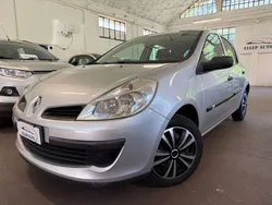 Argento Usata 2007 Renault Clio II Dynamique Tre volumi | 4990 € (Cara)
