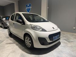 Bianco Usata 2013 Peugeot 107 Urban Move Due volumi | 5500 € (Buon prezzo)