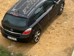 Usata 2006 Opel Astra Tre volumi | 2000 € (Cara)