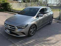 Grigio Usata 2019 Mercedes B180 Monovolume | 13.999 €