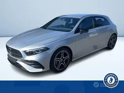 Grigio Nuova 2025 Mercedes A180 AMG Tre volumi | 38.300 € (Buon prezzo)