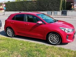 Rosso Usata 2017 Kia Rio Due volumi | 9000 €