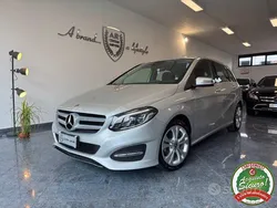 Grigio met Usata 2018 Mercedes B180 Monovolume | 13.900 € (Buon prezzo)