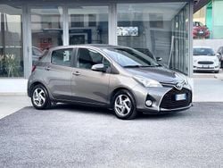 Grigio Usata 2016 Toyota Yaris Hybrid Tre volumi | 8400 € (Ottimo prezzo)
