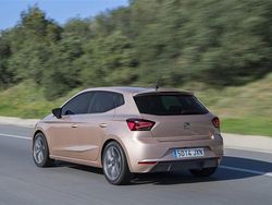 Rosso Nuova 2025 Seat Ibiza Style Tre volumi | 20.607 € (Cara)