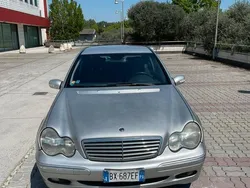 Usata 2001 Mercedes C180 Elegance Tre volumi | 3500 € (Buon prezzo)