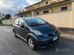 Grigio Usata 2010 Toyota Aygo Due volumi | 3400 € (Buon prezzo)