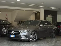 Grigio Usata 2020 Mercedes A180 Tre volumi | 21.990 € (Super prezzo)