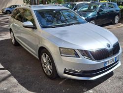 Usata 2017 Skoda Octavia Due volumi | 13.000 € (Molto cara)