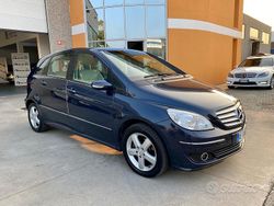 Blu Usata 2006 Mercedes 200 Tre volumi | 3700 €