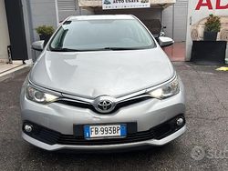 Grigio Usata 2015 Toyota Auris Business Edition Tre volumi | 6650 € (Buon prezzo)