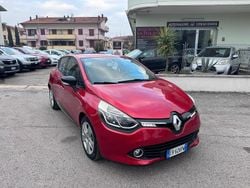 Rosso Usata 2014 Renault Clio IV Tre volumi | 7900 € (Buon prezzo)