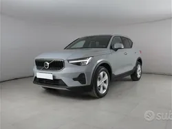 Grigio Nuova 2024 Volvo XC40 Core SUV | 31.900 € (Buon prezzo)