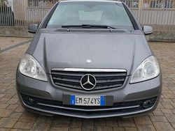 Grigio Usata 2012 Mercedes A160 Tre volumi | 2500 €