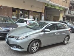 Grigio Usata 2017 Toyota Auris Hybrid Cool Tre volumi | 12.990 € (Buon prezzo)