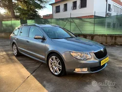 Grigio Usata 2011 Skoda Superb Elegance Station wagon | 7500 € (Buon prezzo)