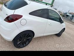 Usata 2015 Opel Corsa S Tre volumi | 5900 € (Buon prezzo)