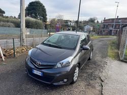 Grigio Usata 2012 Toyota Yaris Lounge Tre volumi | 5900 € (Buon prezzo)