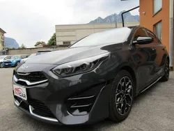 Grigio metallizzato Usata 2023 Kia Ceed 3 Tre volumi | 21.999 €