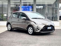 Grigio Usata 2019 Toyota Yaris Hybrid Tre volumi | 13.700 € (Buon prezzo)