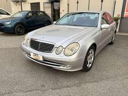Argento Usata 2002 Mercedes E240 Avantgarde Tre volumi | 4200 €