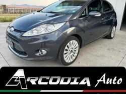 Grigio Usata 2010 Ford Fiesta Titanium Due volumi | 4500 € (Buon prezzo)