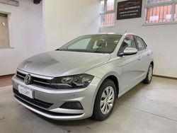 Argento Usata 2018 VW Polo Comfortline Tre volumi | 13.300 € (Ottimo prezzo)