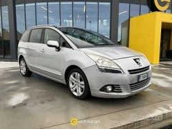 Grigio Usata 2013 Peugeot 5008 Business-Line Monovolume | 1050 € (Super prezzo)
