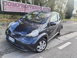 Grigio Usata 2005 Toyota Aygo Due volumi | 4900 € (Molto cara)