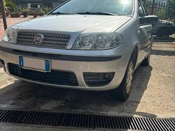 Grigio Usata 2008 Fiat Punto Tre volumi | 1800 € (Ottimo prezzo)