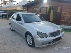 Grigio Usata 2004 Mercedes C200 Elegance Tre volumi | 2000 € (Buon prezzo)
