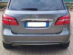 Grigio Usata 2015 Mercedes B200 Monovolume | 9700 € (Buon prezzo)