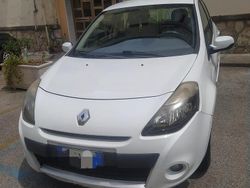Bianco Usata 2012 Renault Clio IV Due volumi | 3700 € (Buon prezzo)