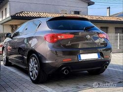 Grigio Usata 2012 Alfa Romeo Giulietta Tre volumi | 7100 € (Buon prezzo)