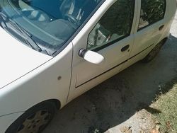 Bianco Usata 2005 Fiat Punto Due volumi | 900 € (Super prezzo)