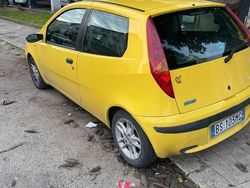 Giallo Usata 2002 Fiat Punto Due volumi | 1200 € (Buon prezzo)