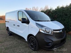 Bianco Usata 2015 Opel Vivaro Monovolume | 10.250 € (Super prezzo)