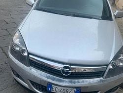 Grigio Usata 2010 Opel Astra GTC Cosmo Coupé | 2700 €