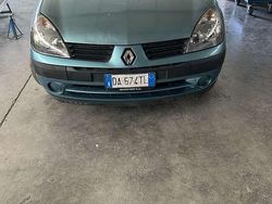 Usata 2006 Renault Clio II Tre volumi | 1200 € (Buon prezzo)