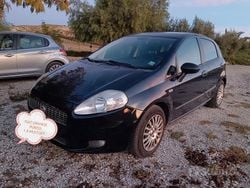 Usata 2009 Fiat Grande Punto Due volumi | 3100 € (Buon prezzo)
