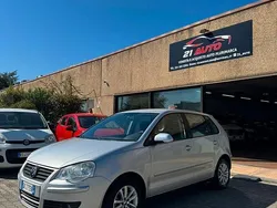 Argento Usata 2007 VW Polo Comfortline Tre volumi | 3190 € (Buon prezzo)