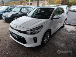 Bianco Usata 2019 Kia Rio Tre volumi | 11.100 € (Buon prezzo)