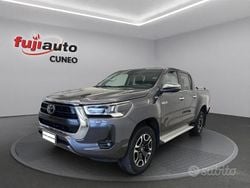 Dark grey met Usata 2024 Toyota HiLux Executive Pick-up | 44.900 € (Buon prezzo)
