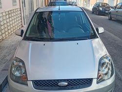Grigio Usata 2006 Ford Fiesta Due volumi | 2100 € (Buon prezzo)