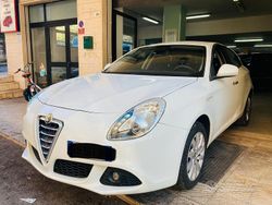 Bianco Usata 2011 Alfa Romeo Giulietta Tre volumi | 5800 € (Buon prezzo)