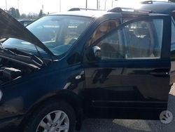 Nero Usata 2007 Kia Carnival Monovolume | 1500 €